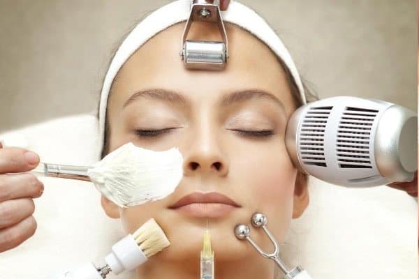 Anti-wrinkle injections, dermal fillers, skin boosters, and contouring by qualified practitioners.